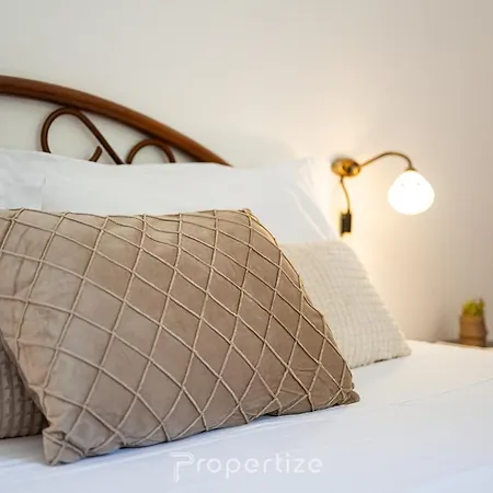 De Pedra By Propertize - Palm Village * Simius